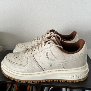 Nike Air Force 1 Luxe pecan